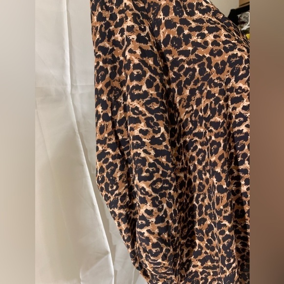 3/$28❤️Black Rainn-Brown Leopard Print Button Front Tiered Long Sleeve top SizeL - Picture 4 of 7